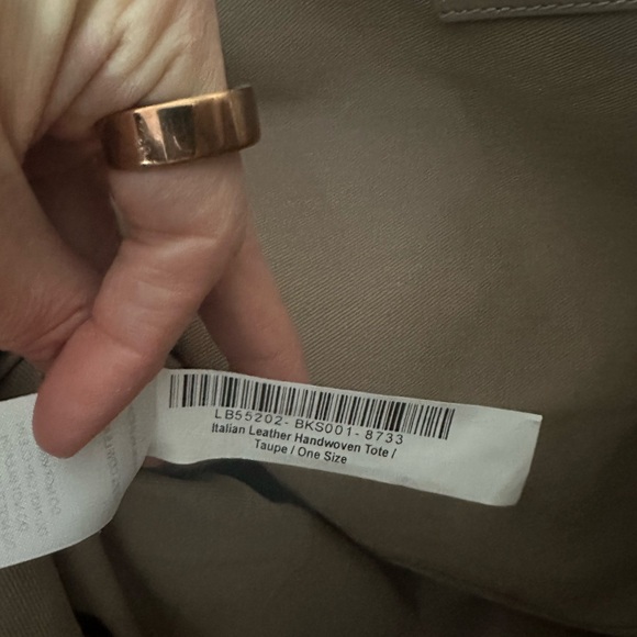 Quince | Italian Leather Tote - Picture 9 of 12